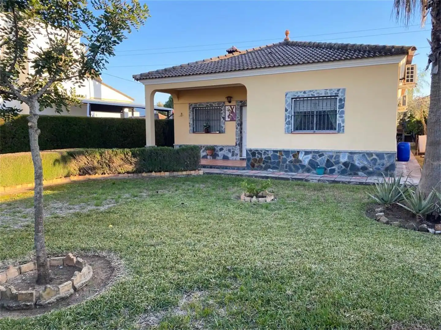 Casa o chalet en venta en Calle Chicuelo, 11, Morón de la Frontera Jardín de Casa o chalet en venta en Morón de la Frontera con Aire acondicionado, Terraza y Piscina