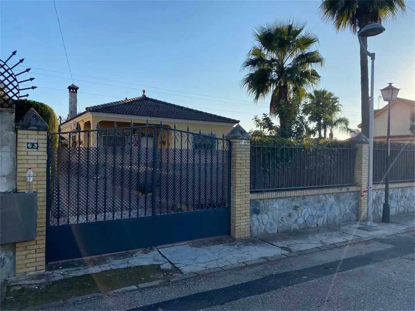 Casa o chalet en venta en Calle Chicuelo, 11, Morón de la Frontera Vista exterior de Casa o chalet en venta en Morón de la Frontera con Aire acondicionado, Terraza y Piscina