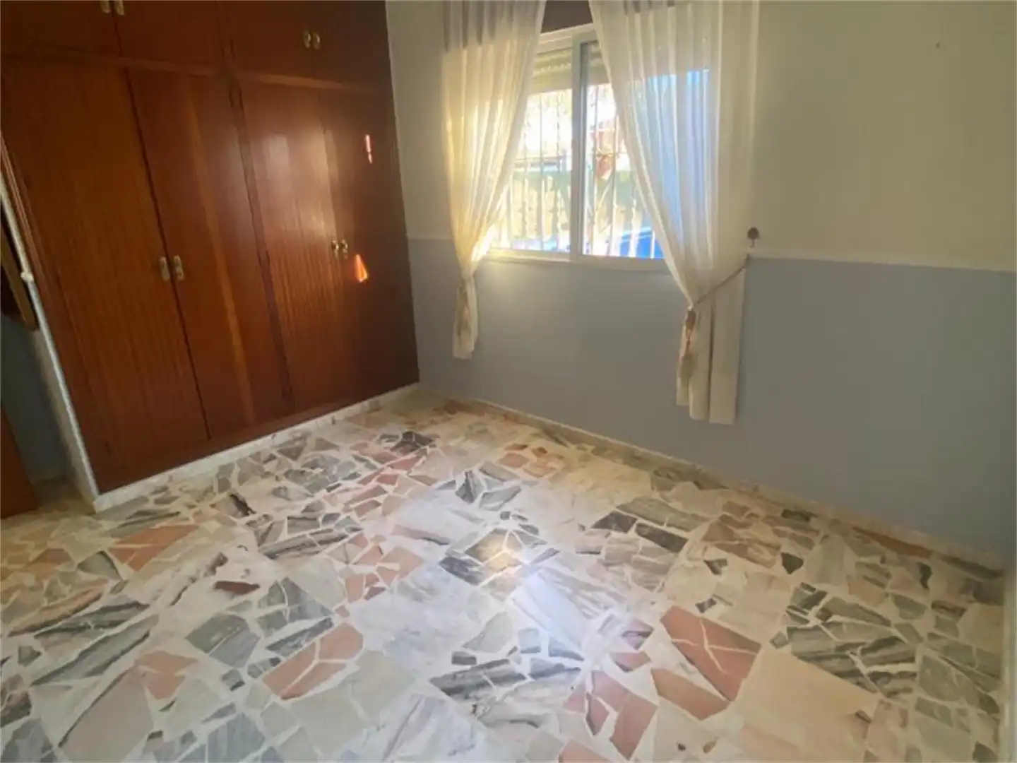 Casa o chalet en venta en Calle Chicuelo, 11, Morón de la Frontera Habitación de Casa o chalet en venta en Morón de la Frontera con Aire acondicionado, Terraza y Piscina