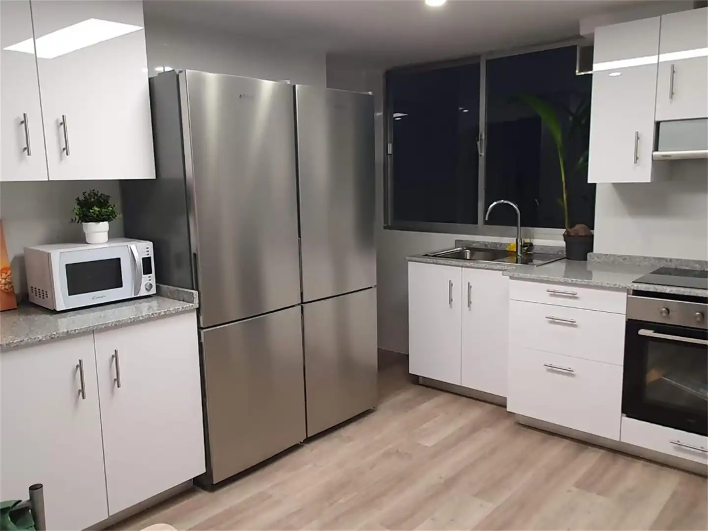 Room in Calle de Carcagente, 34, La Raïosa Kitchen of Flat for share in Valencia with Parquet flooring and Furnished