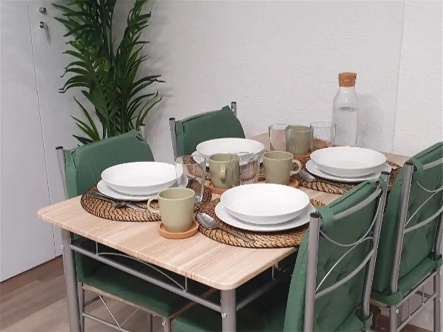 Room in Calle de Carcagente, 34, La Raïosa Terrace of Flat for share in Valencia with Parquet flooring and Furnished