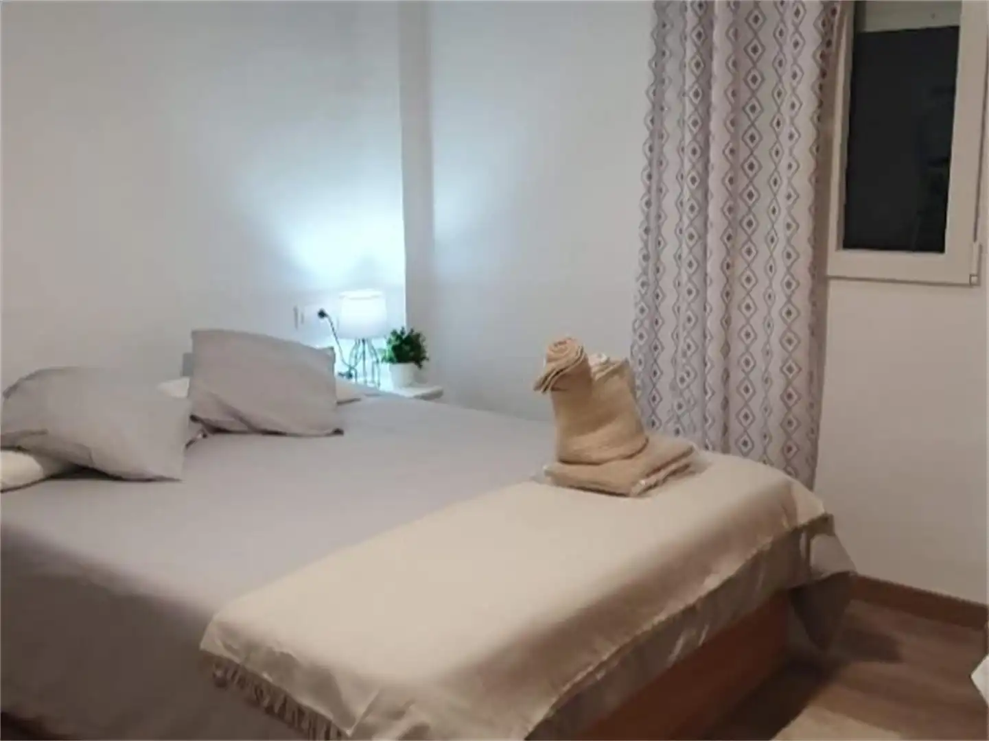 Room in Calle de Carcagente, 34, La Raïosa Bedroom of Flat for share in Valencia with Parquet flooring and Furnished