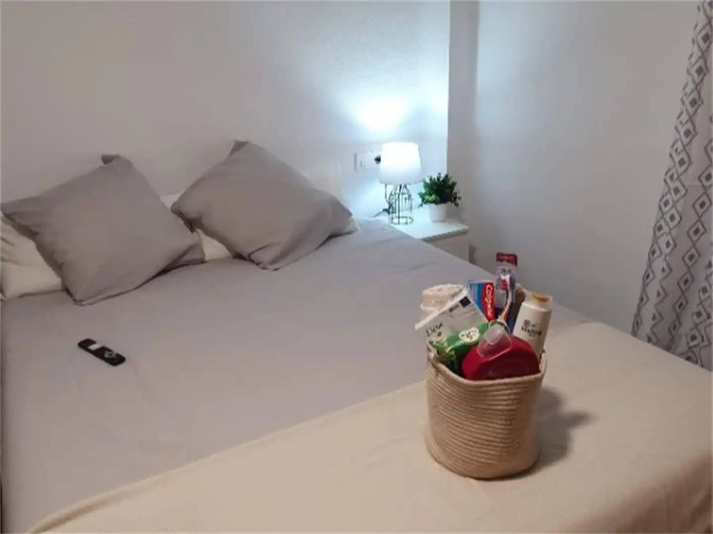 Room in Calle de Carcagente, 34, La Raïosa Bedroom of Flat for share in Valencia with Parquet flooring and Furnished