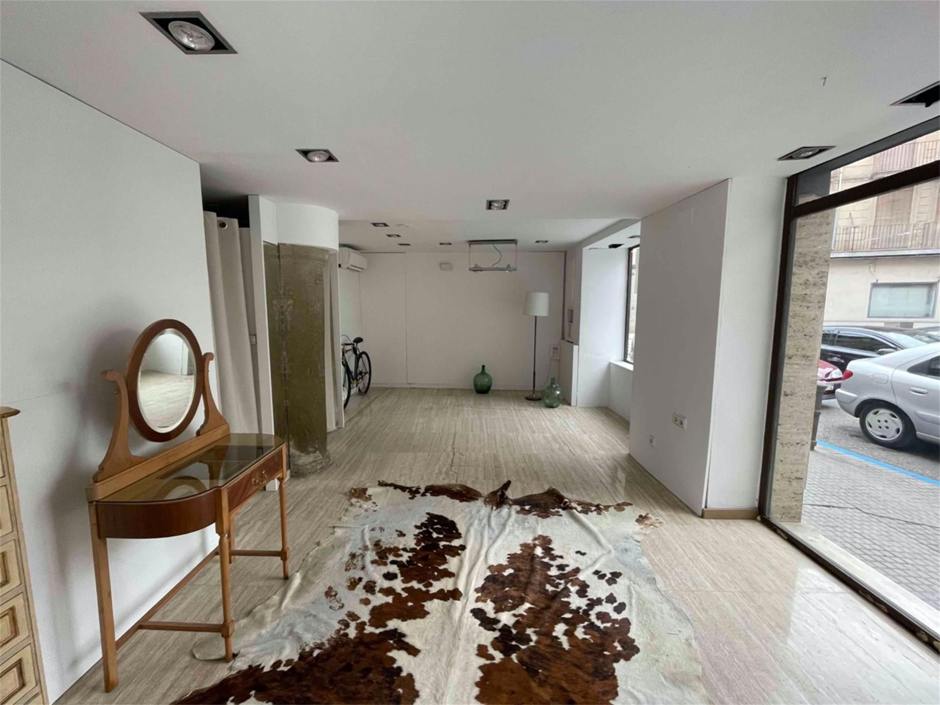 Premises to rent in Ponts  with Air Conditioner and Heating