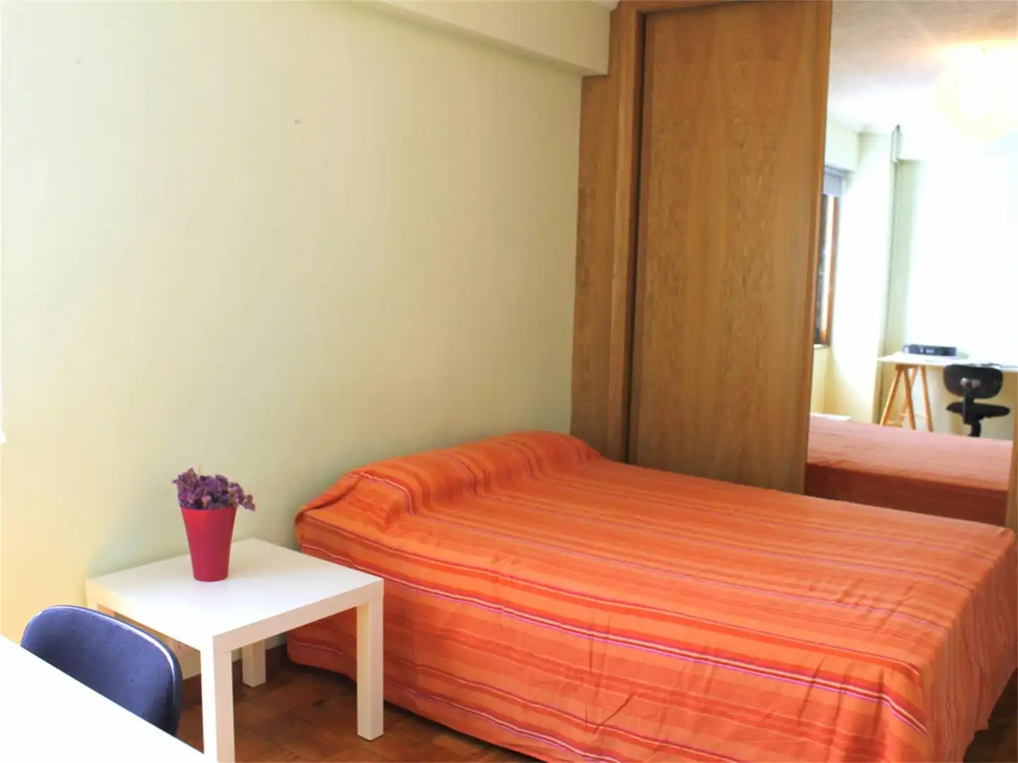 Bedroom of Flat for share in A Coruña Capital   with Parquet flooring and Furnished