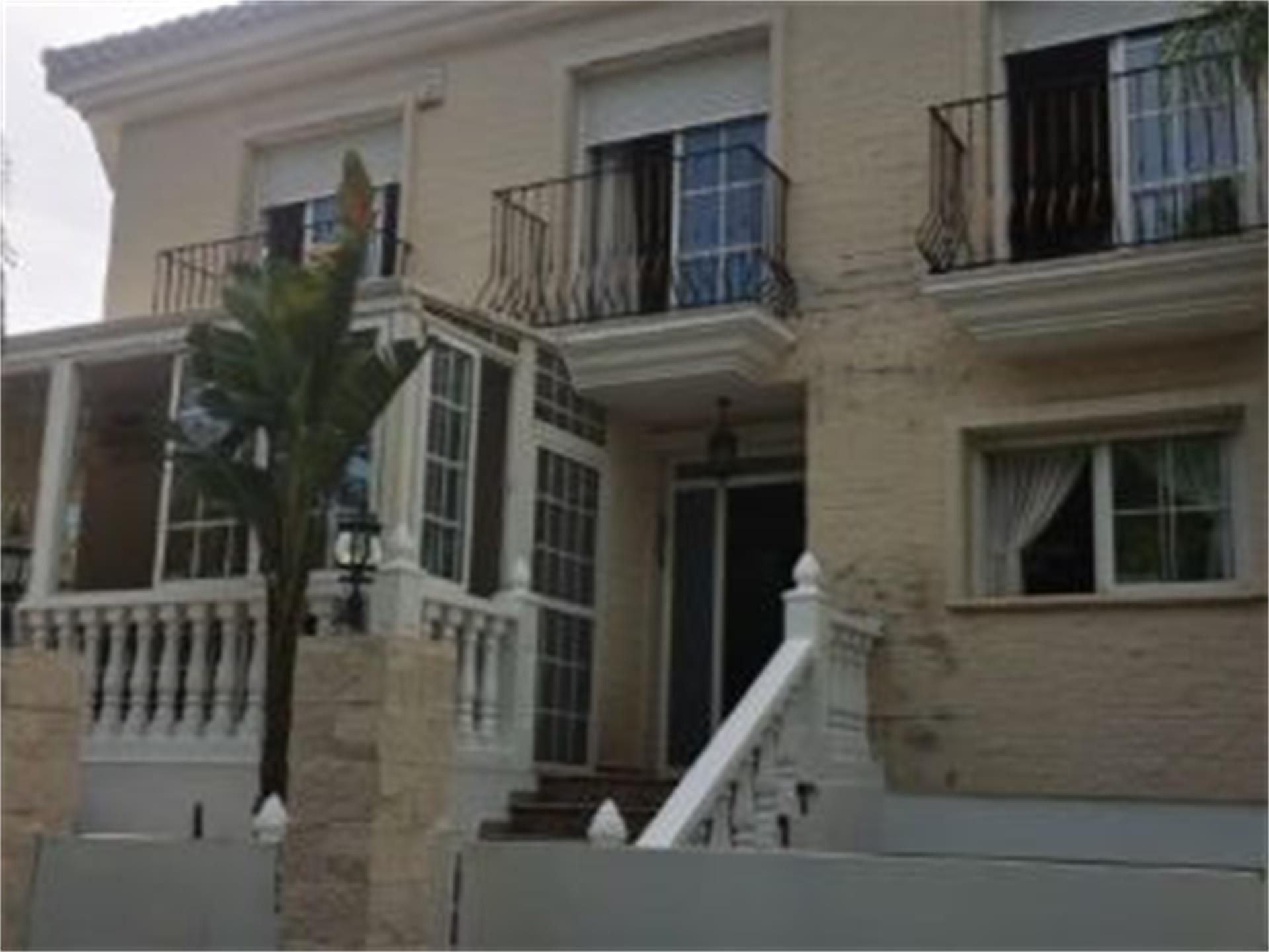 Vista exterior de Casa o xalet en venda en Gandia amb Aire condicionat, Terrassa i Piscina
