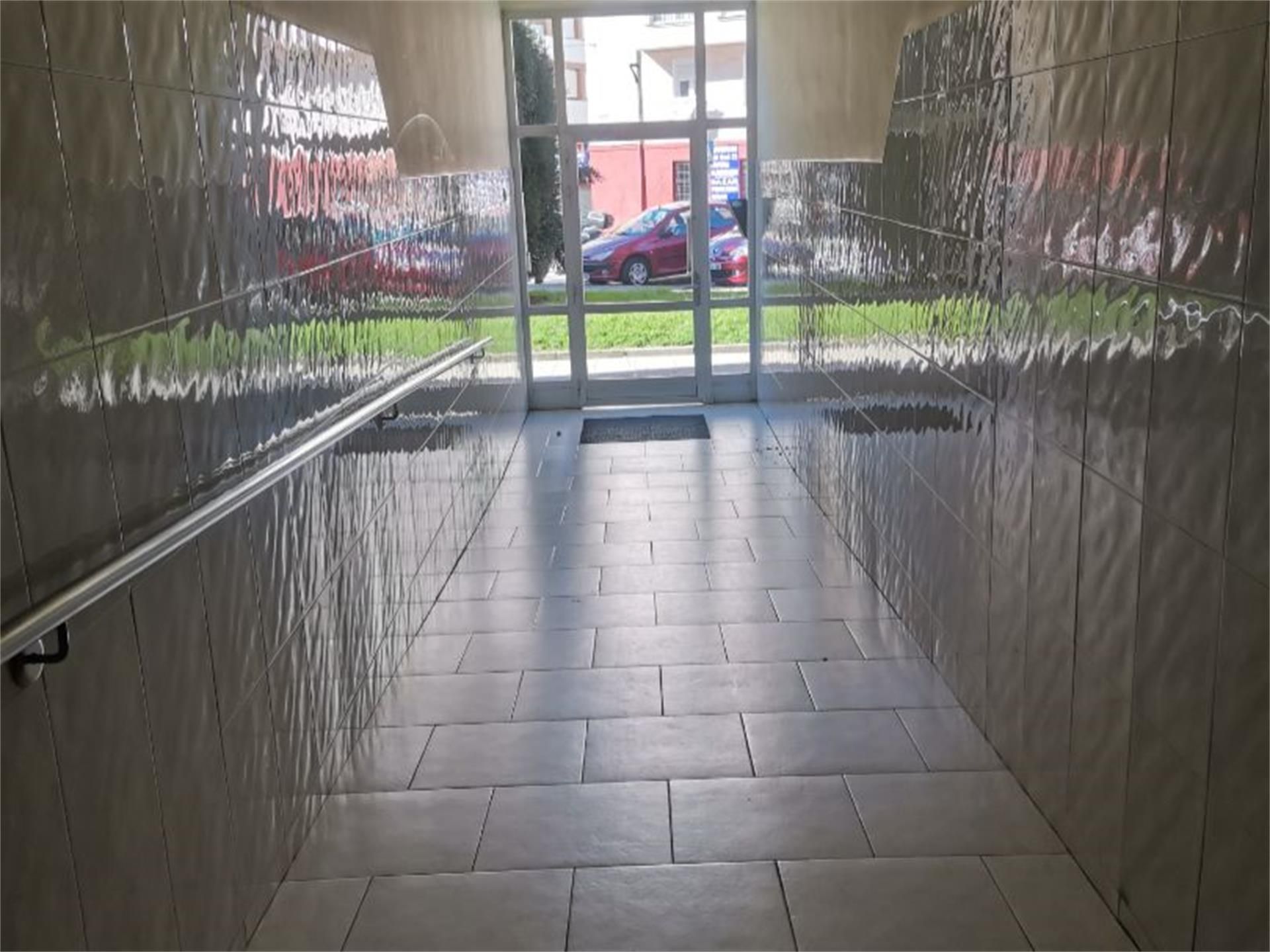 Piso en venta en Torrelavega  con Balcón