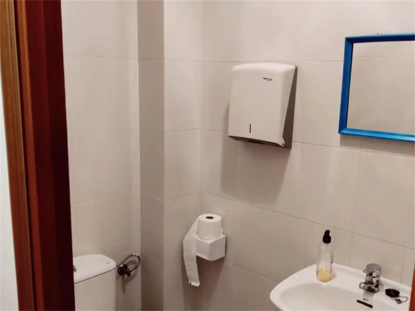 Baño de Local en venta en Montilla con Aire acondicionado