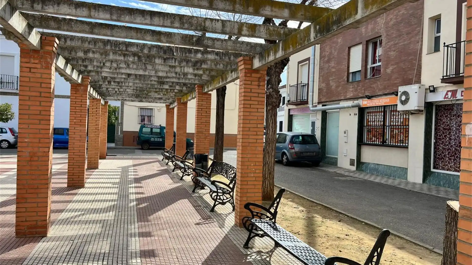 Vista exterior de Casa adosada en venta en Brenes con Aire acondicionado y Terraza