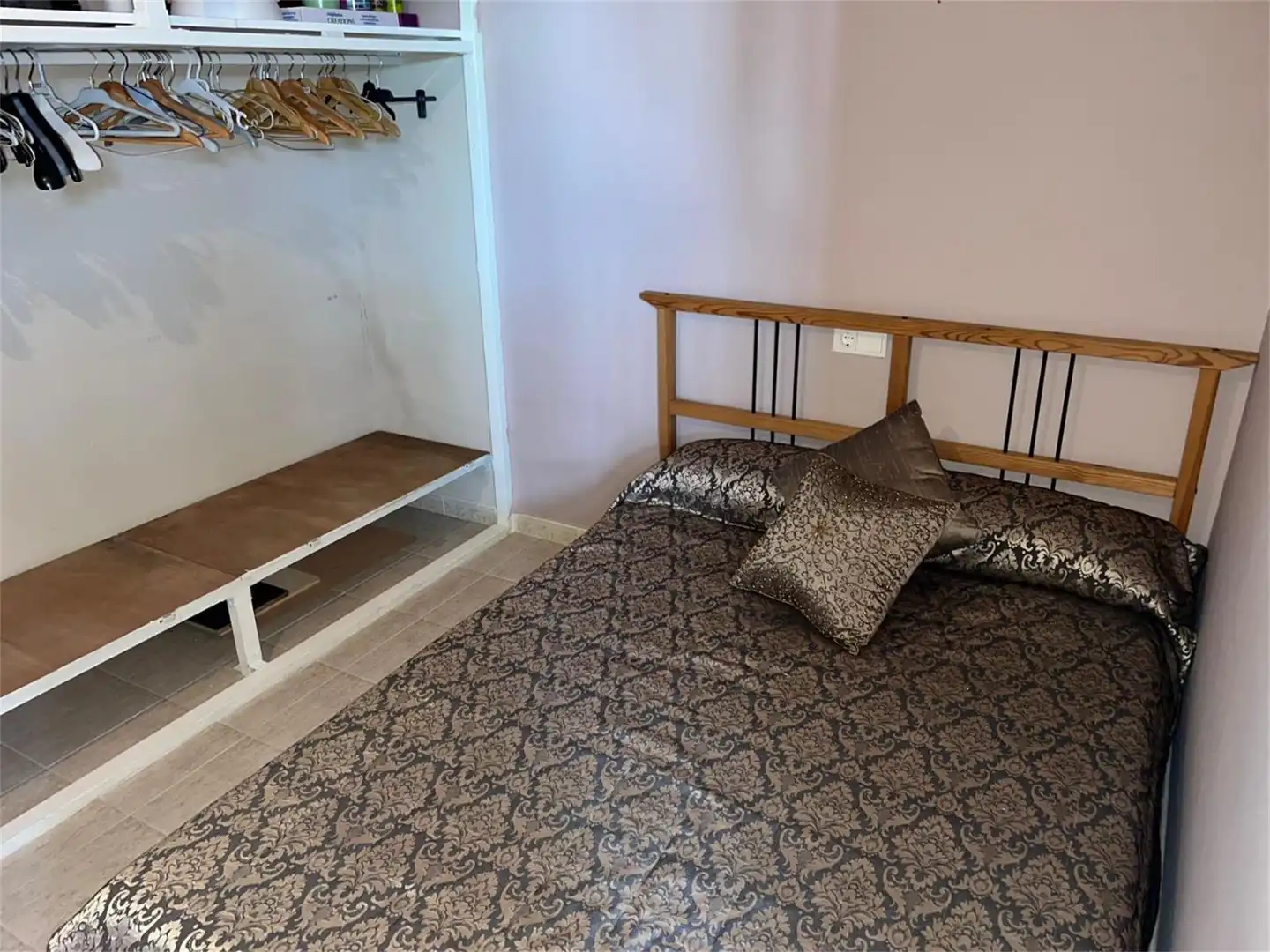 Casa adosada en venda a Calle Blas Infante, 64, Brenes Dormitori de Casa adosada en venda en Brenes amb Aire condicionat i Terrassa