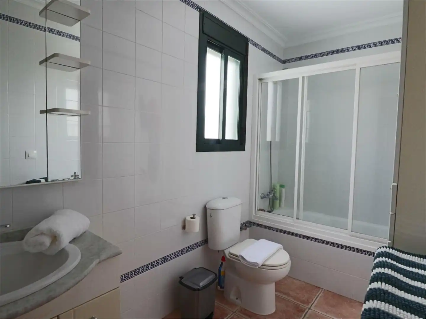 Detached homes for rent in Calle Almirante Cervera, 49, El Rompido Bathroom of Detached homes for rent in El Rompido with Air Conditioner, Private garden and Terrace