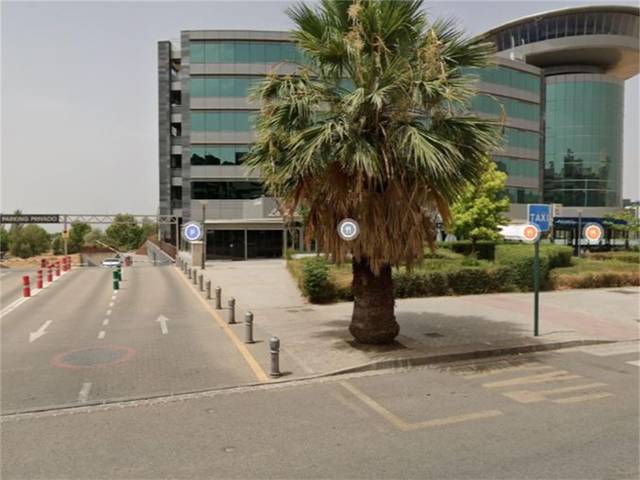 Garaje en Alquiler en Calle Omeya en Parque Lagos