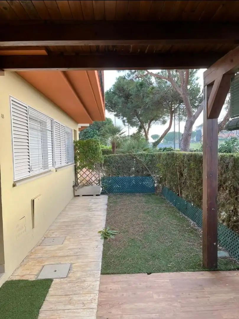 Casa adosada de alquiler en Avenida Andalucía, Las Torres - Guadalupe Jardín de Casa adosada de alquiler en Huelva con Jardín privado, Terraza y Piscina