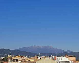 Vista exterior de Casa adosada en venda en Tordera amb Terrassa i Balcó