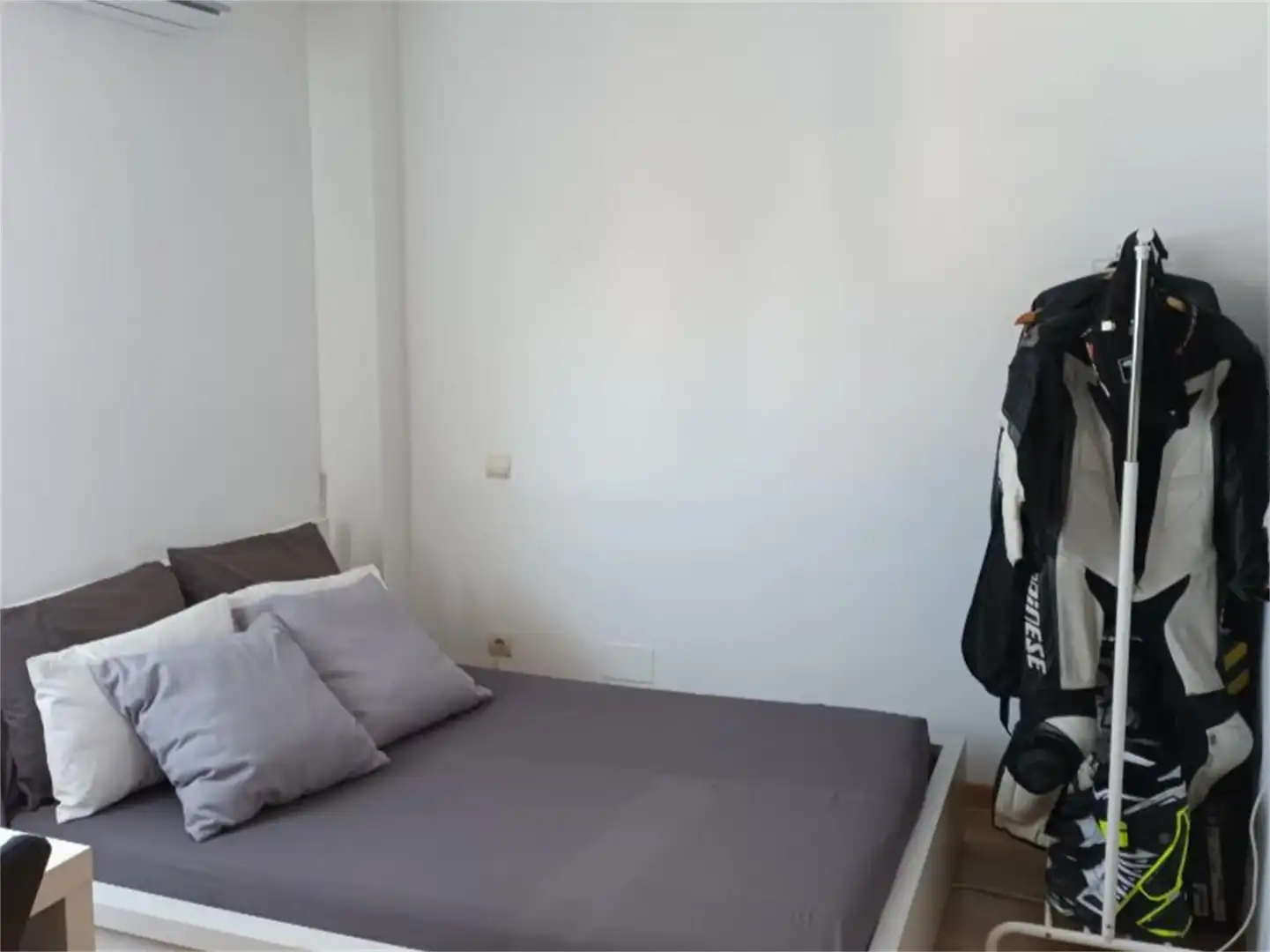 Dormitori de Casa o xalet en venda en Torres de la Alameda amb Aire condicionat, Calefacció i Jardí privat