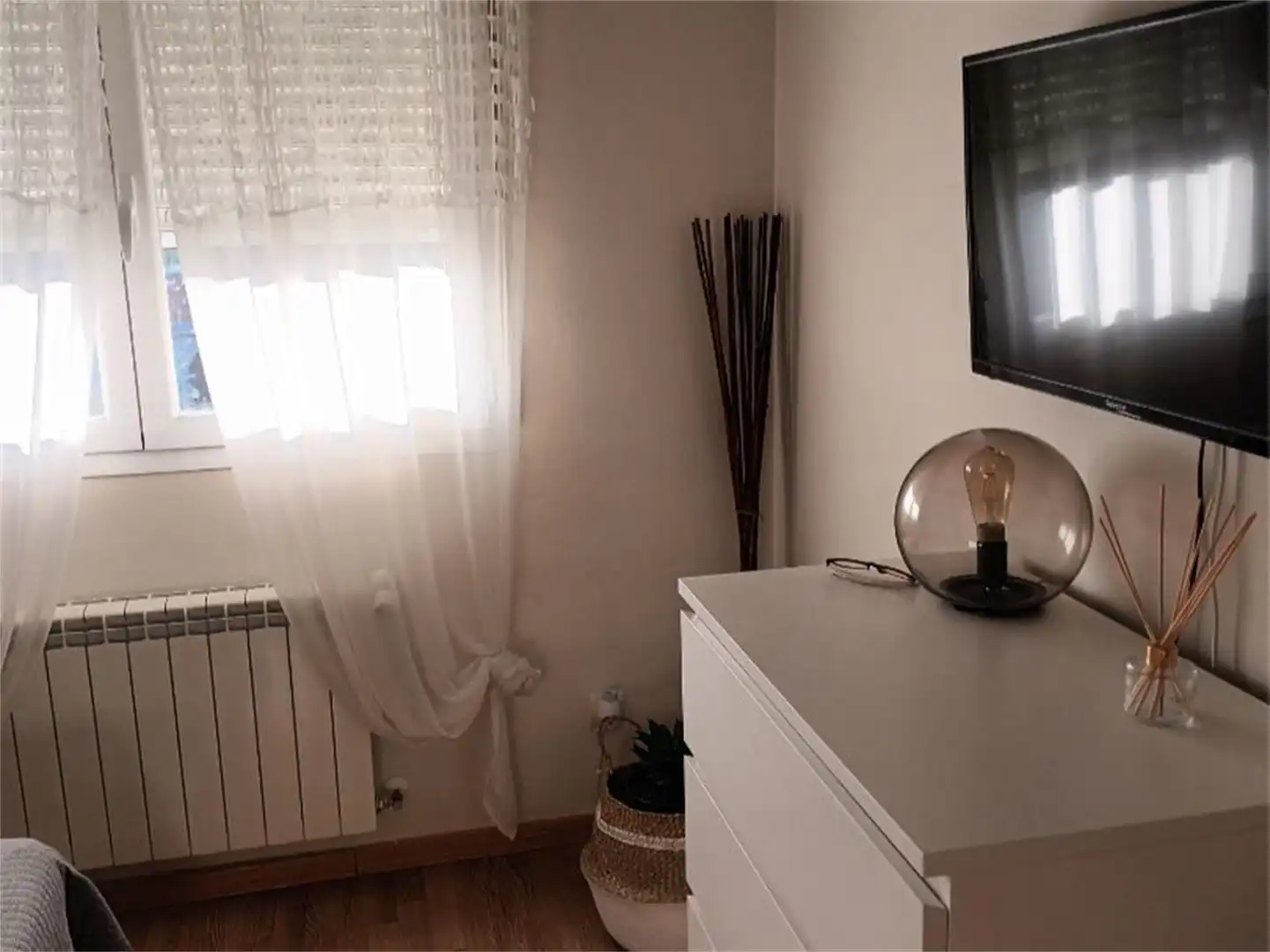 Dormitori de Casa o xalet en venda en Torres de la Alameda amb Aire condicionat, Calefacció i Jardí privat