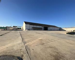 Vista exterior de Nau industrial de lloguer en Sierra de Yeguas amb Aire condicionat i Calefacció