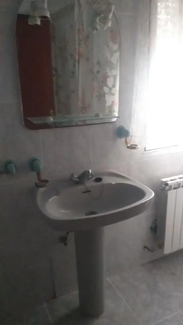Bany de Casa o xalet en venda en Torrecilla de la Abadesa amb Calefacció, Traster i Moblat