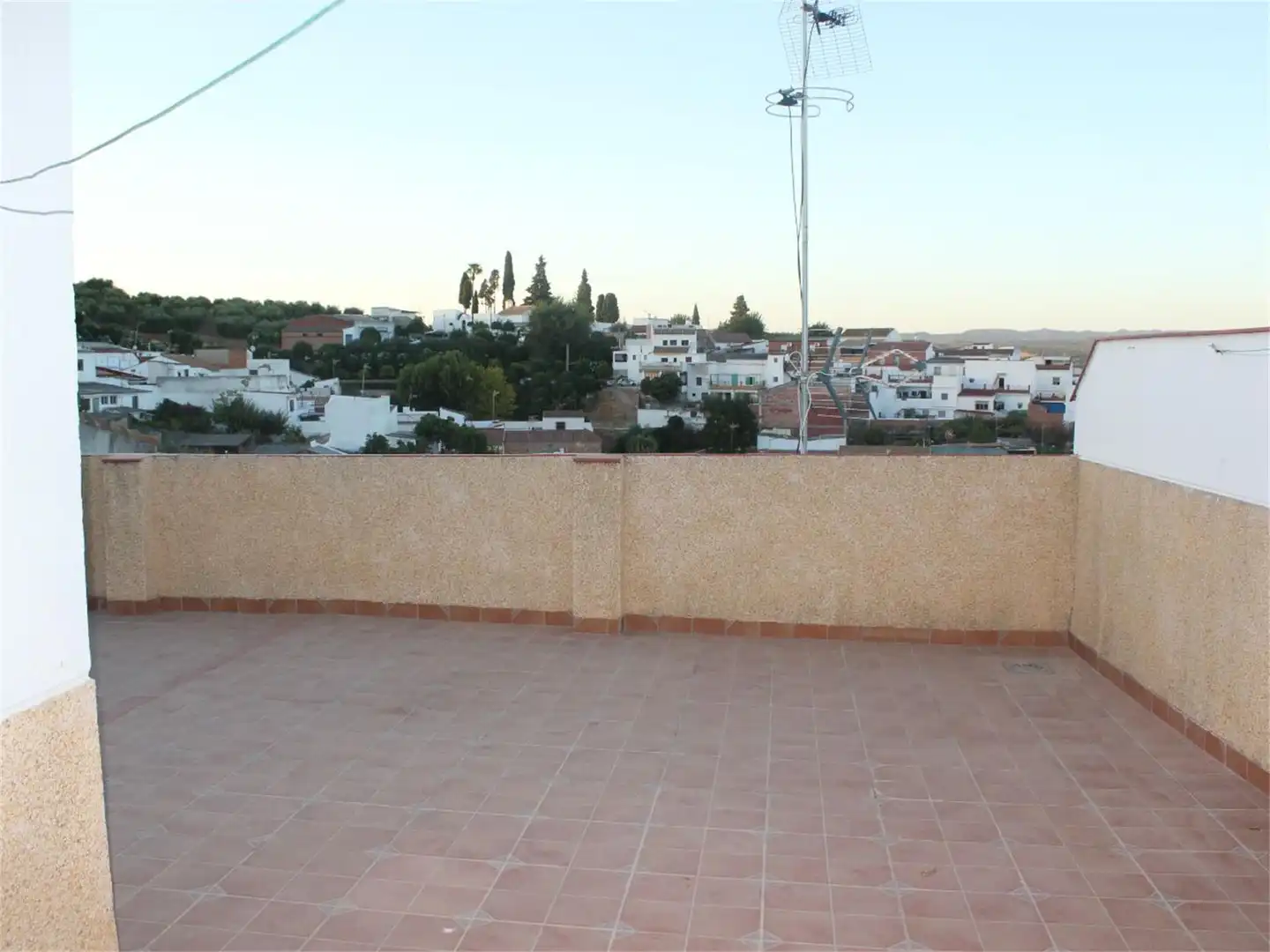 Casa adosada en venda a Calle Bécquer, Almodóvar del Río Terrassa de Casa adosada en venda en Almodóvar del Río amb Aire condicionat, Terrassa i Moblat