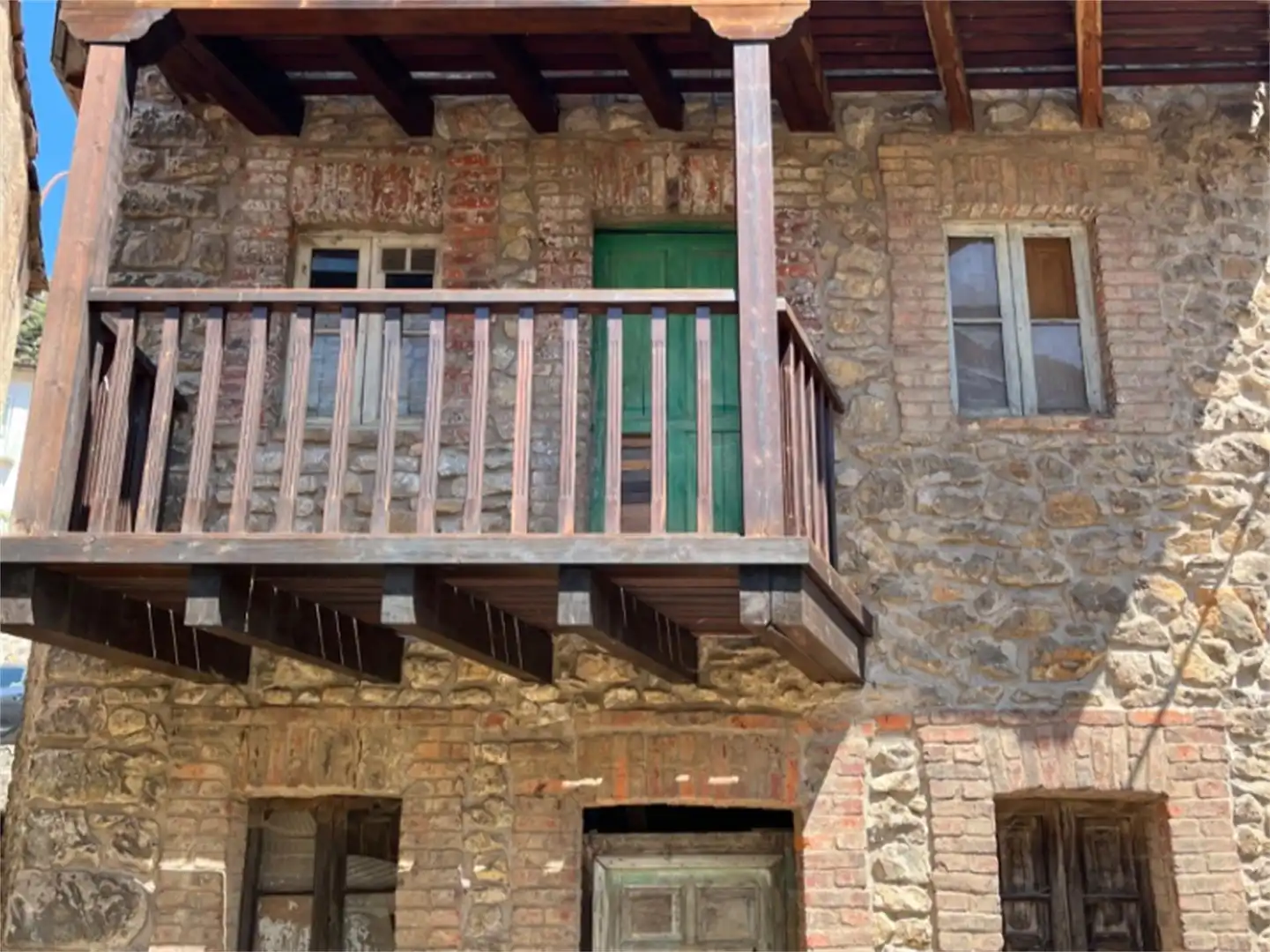 Casa o xalet en venda a Calle Cantón, La Pola de Gordón Terrassa de Casa o xalet en venda en La Pola de Gordón