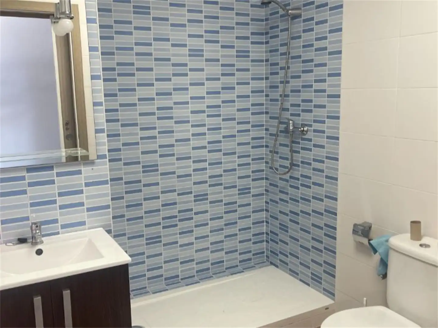 Flat for rent in Plaza Cella, Avenida de Abril - 9 de Octubre Bathroom of Flat for rent in Sagunto / Sagunt with Air Conditioner