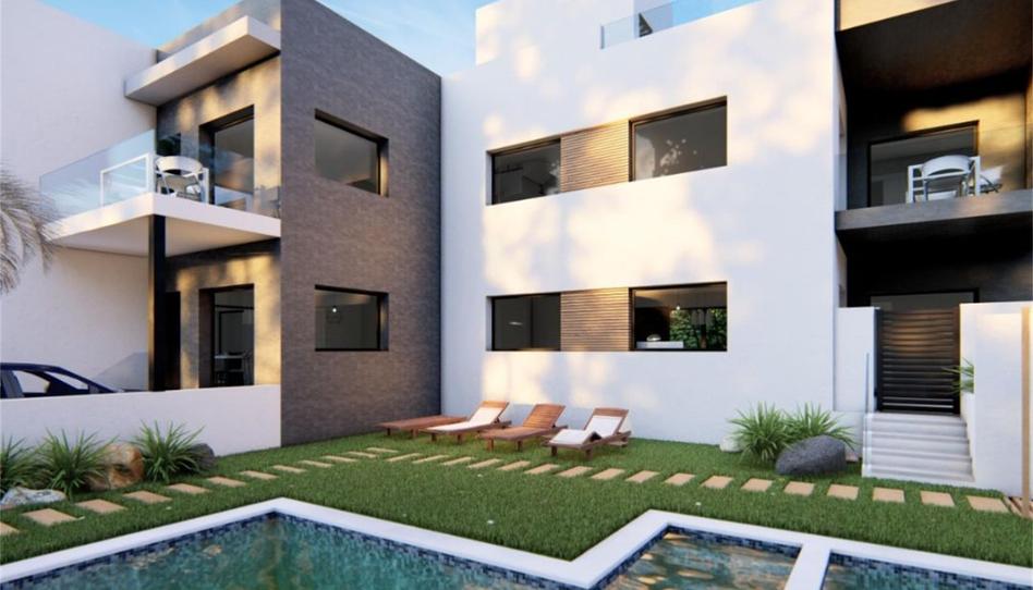 Casa adosada en venda a Pilar de la Horadada ciudad, Alicante - imatge 1 Foto 1 de Casa adosada en venda a Pilar de la Horadada ciudad, Alicante