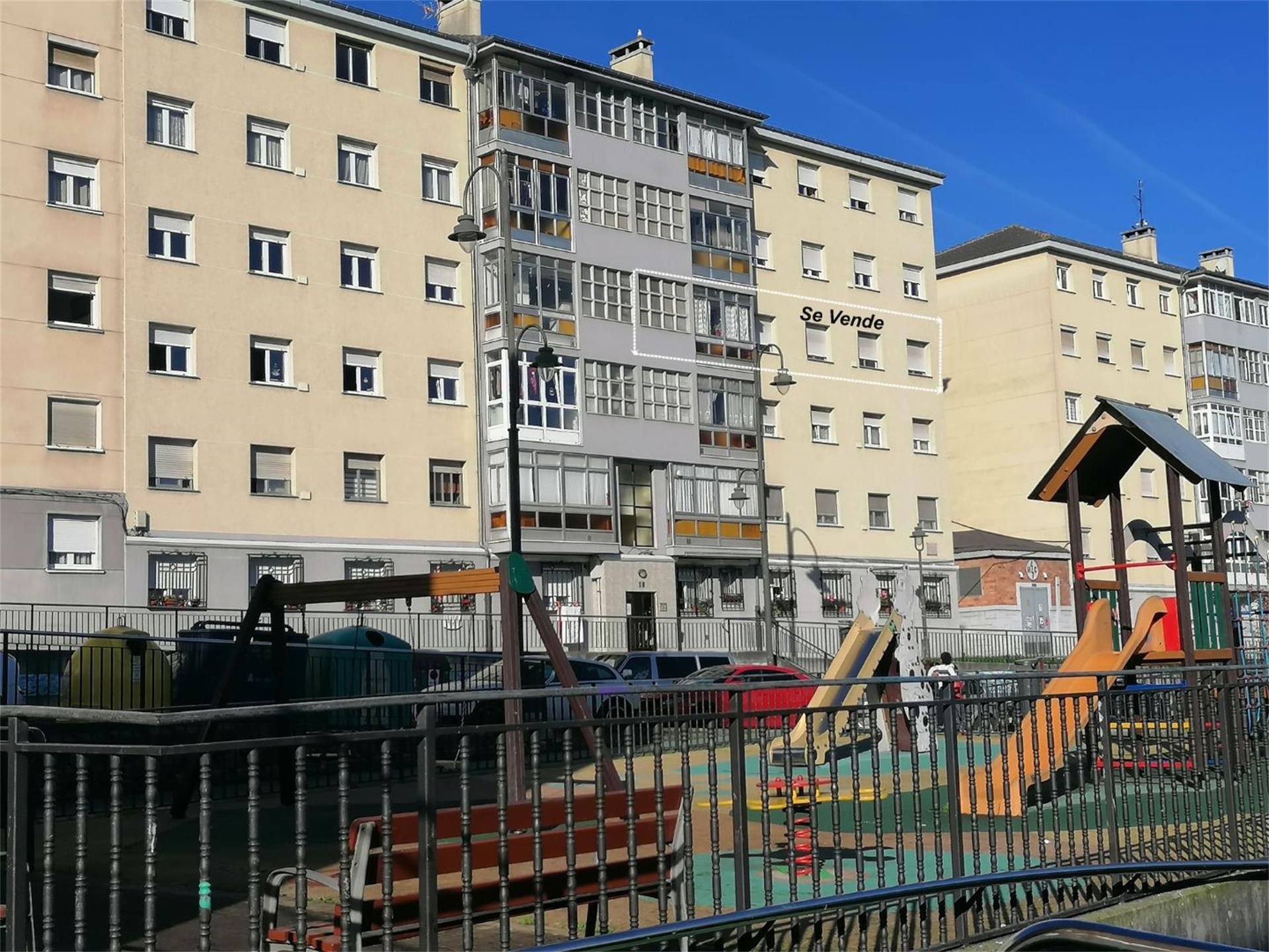 Vista exterior de Piso en venta en Avilés con Calefacción, Parquet y Amueblado