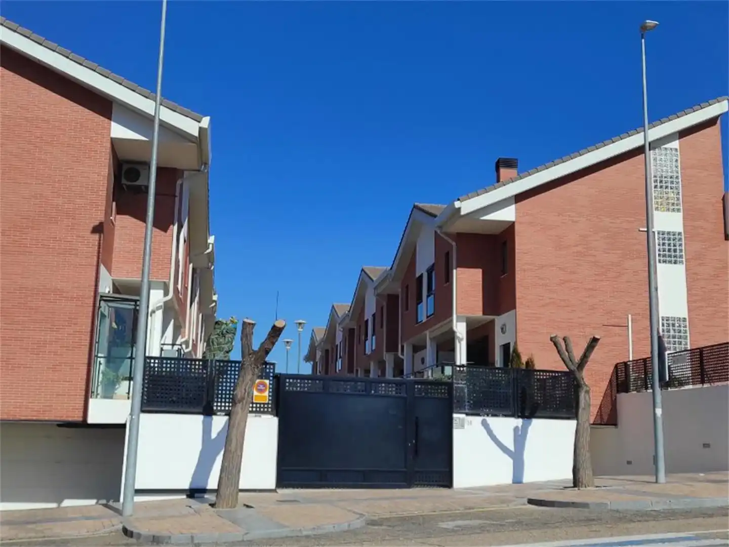Casa adosada en venta en Calle Nueva, 6, Santa Cruz del Retamar pueblo Vista exterior de Casa adosada en venta en Santa Cruz del Retamar con Aire acondicionado, Terraza y Piscina