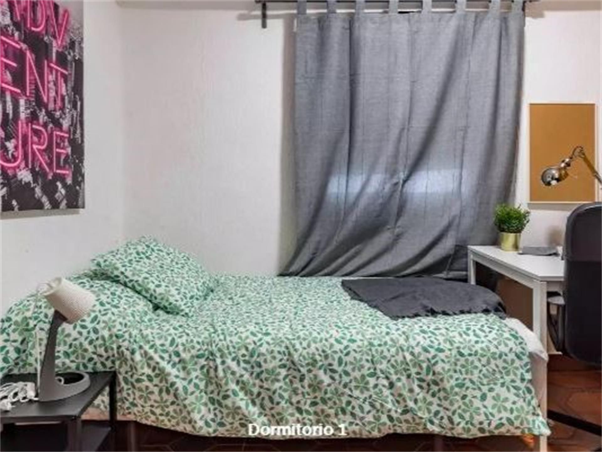 Bedroom of Flat to share in  Valencia Capital  with Furnished