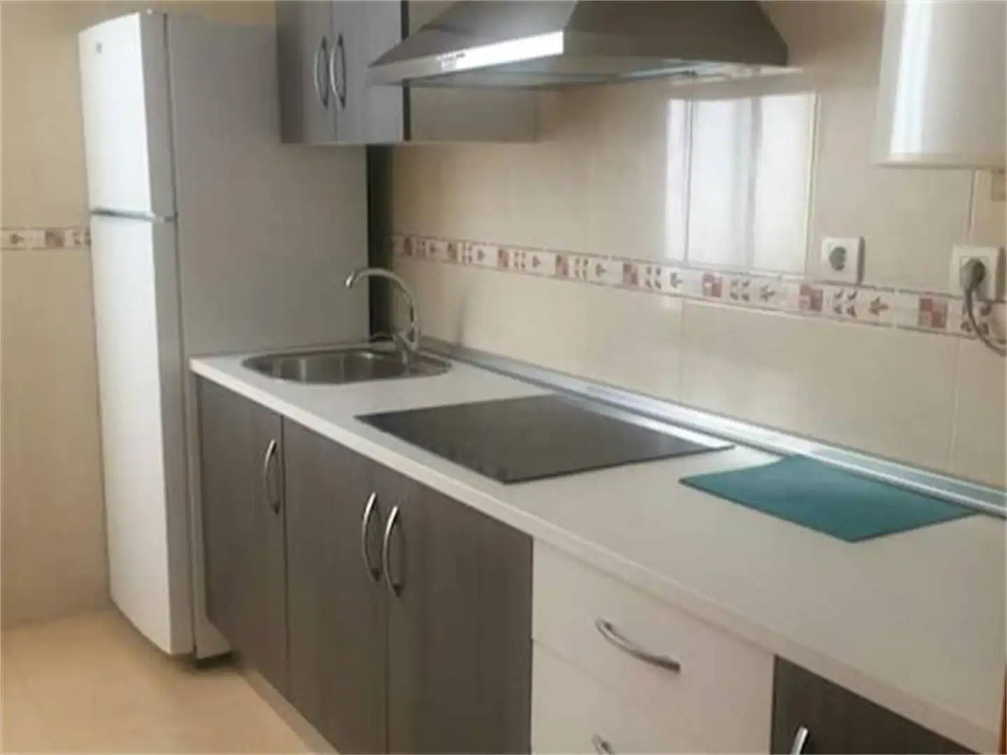 Wohnung zum Verkauf in Calle Nogal, 4, Vélez de Benaudalla Küche von Wohnung zum Verkauf in Vélez de Benaudalla mit Terrasse