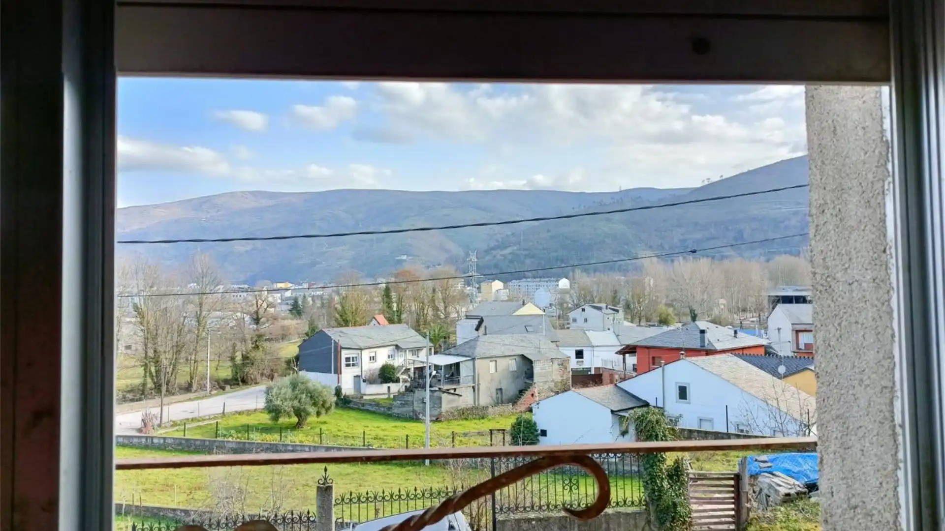 Casa adosada en venta en Rúa de San Tirso, O Barco de Valdeorras Vista exterior de Casa adosada en venta en O Barco de Valdeorras