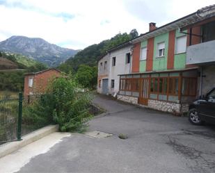 Vista exterior de Casa o xalet en venda en Bimenes amb Terrassa