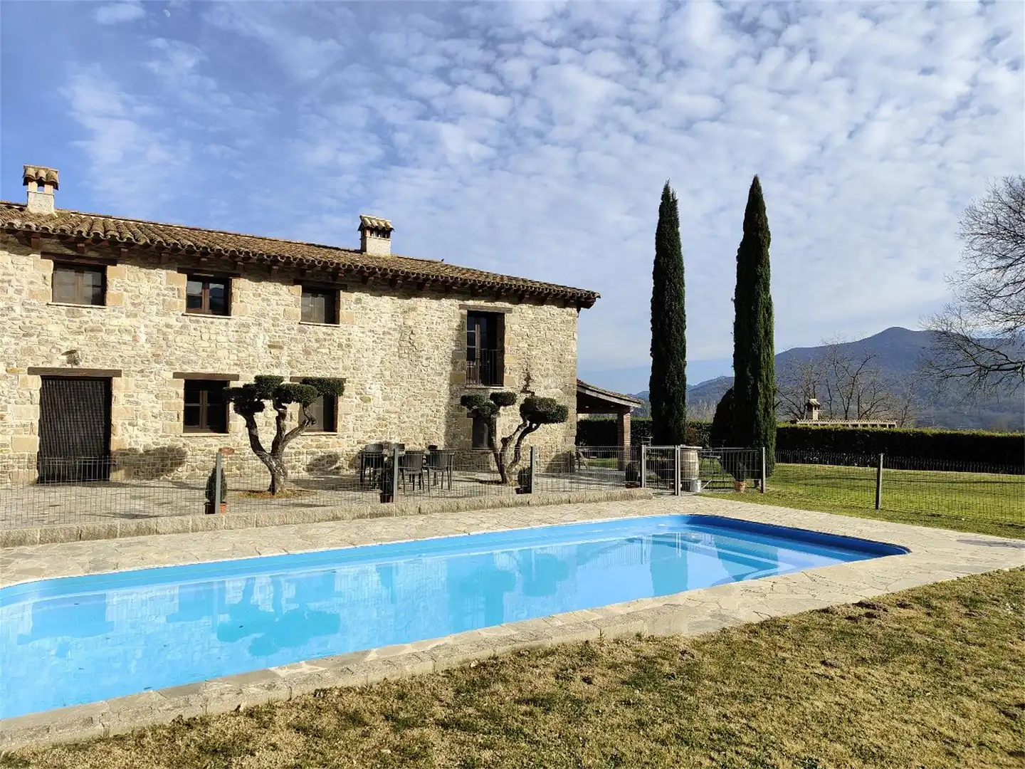 Vista exterior de Pis en venda en Mieres (Girona) amb Terrassa, Piscina i Balcó