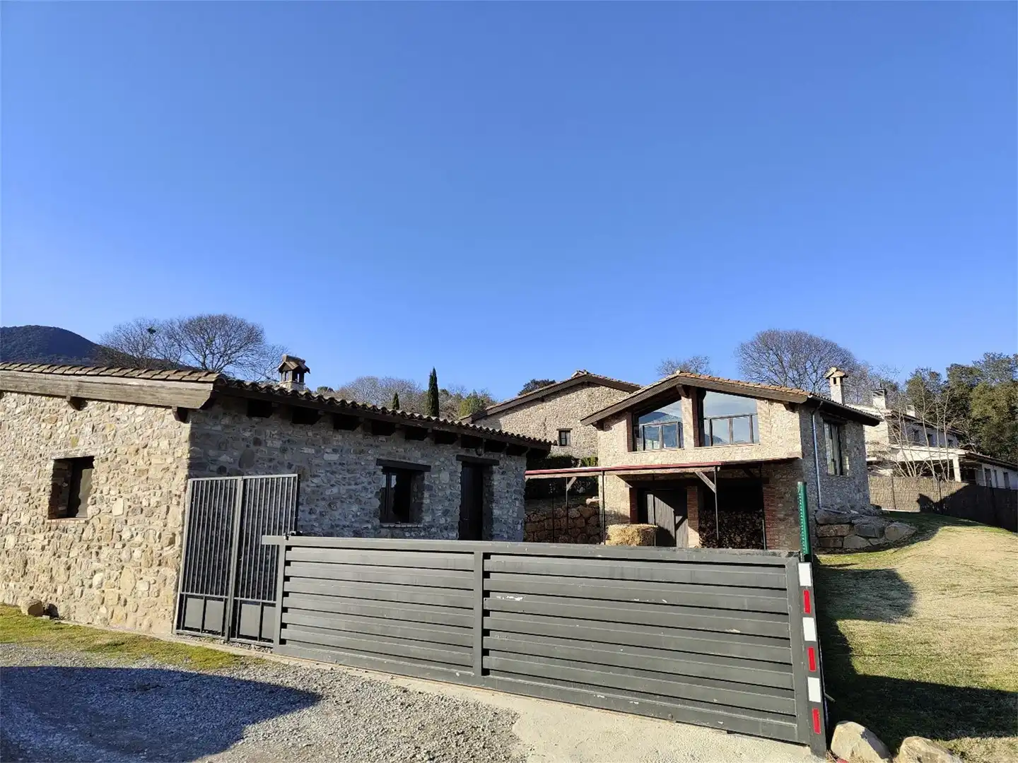 Vista exterior de Pis en venda en Mieres (Girona) amb Terrassa, Piscina i Balcó