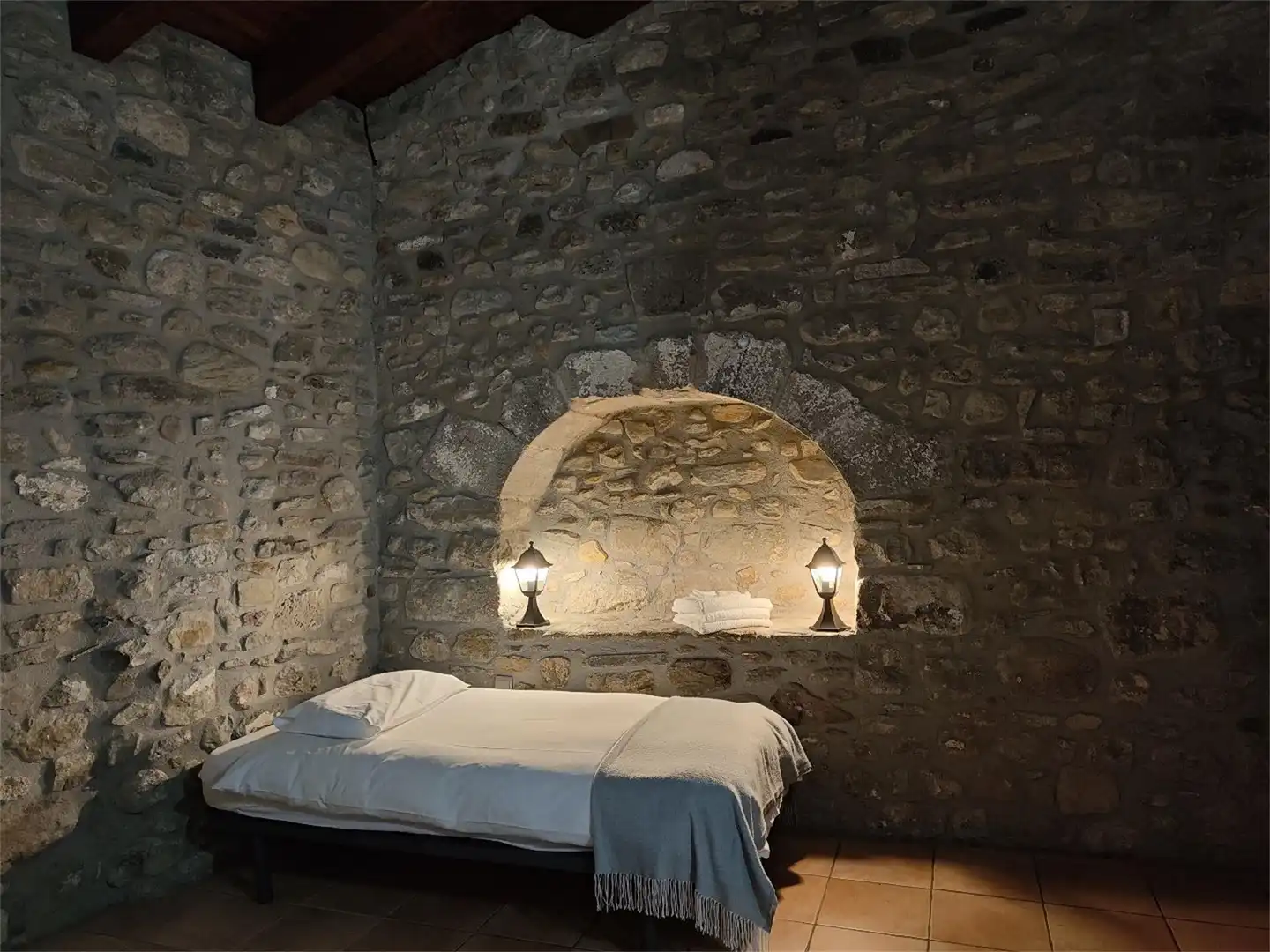 Dormitori de Pis en venda en Mieres (Girona) amb Terrassa, Piscina i Balcó