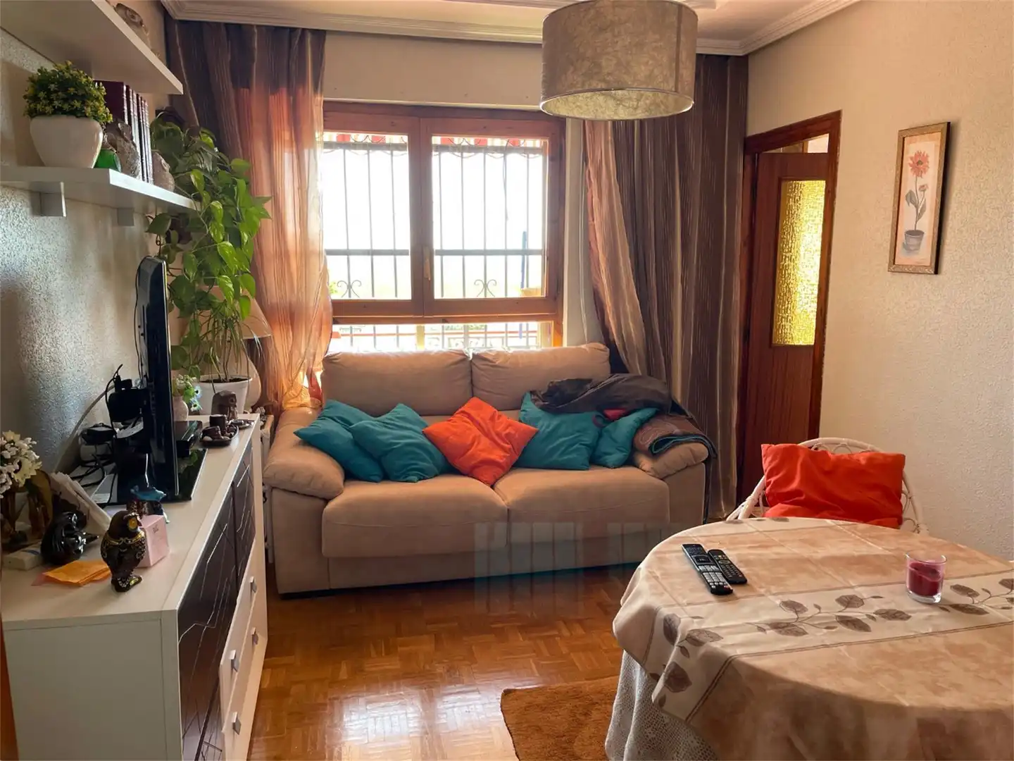 Casa o xalet en venda a Calle de la Zarza, 12, Benavente Sala d'estar de Casa o xalet en venda en Benavente amb Calefacció, Jardí privat i Parquet