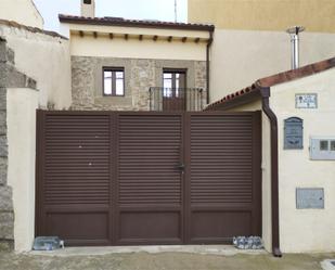 Exterior view of House or chalet for sale in Navalmoral  with Balcony