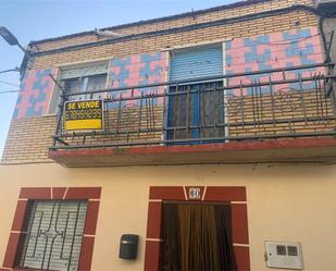Vista exterior de Casa adosada en venda en Pereña de la Ribera amb Terrassa i Balcó