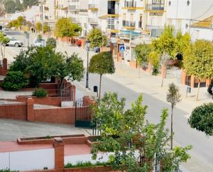 Vista exterior de Pis en venda en Olvera amb Terrassa i Balcó