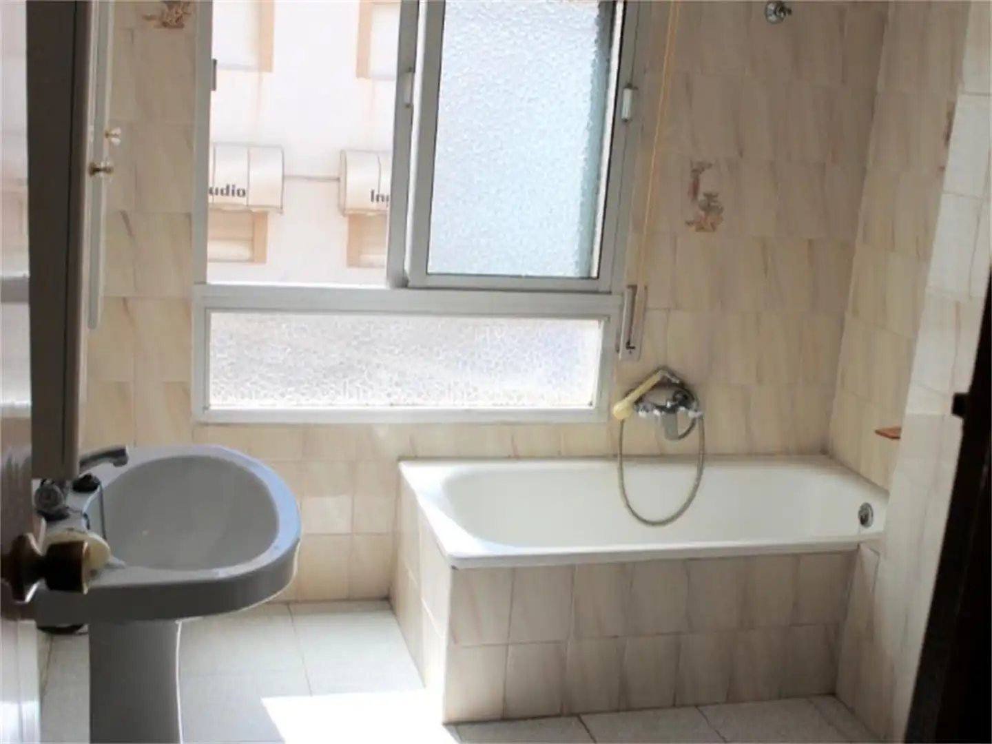 Baño de Piso en venta en Íllora con Balcón