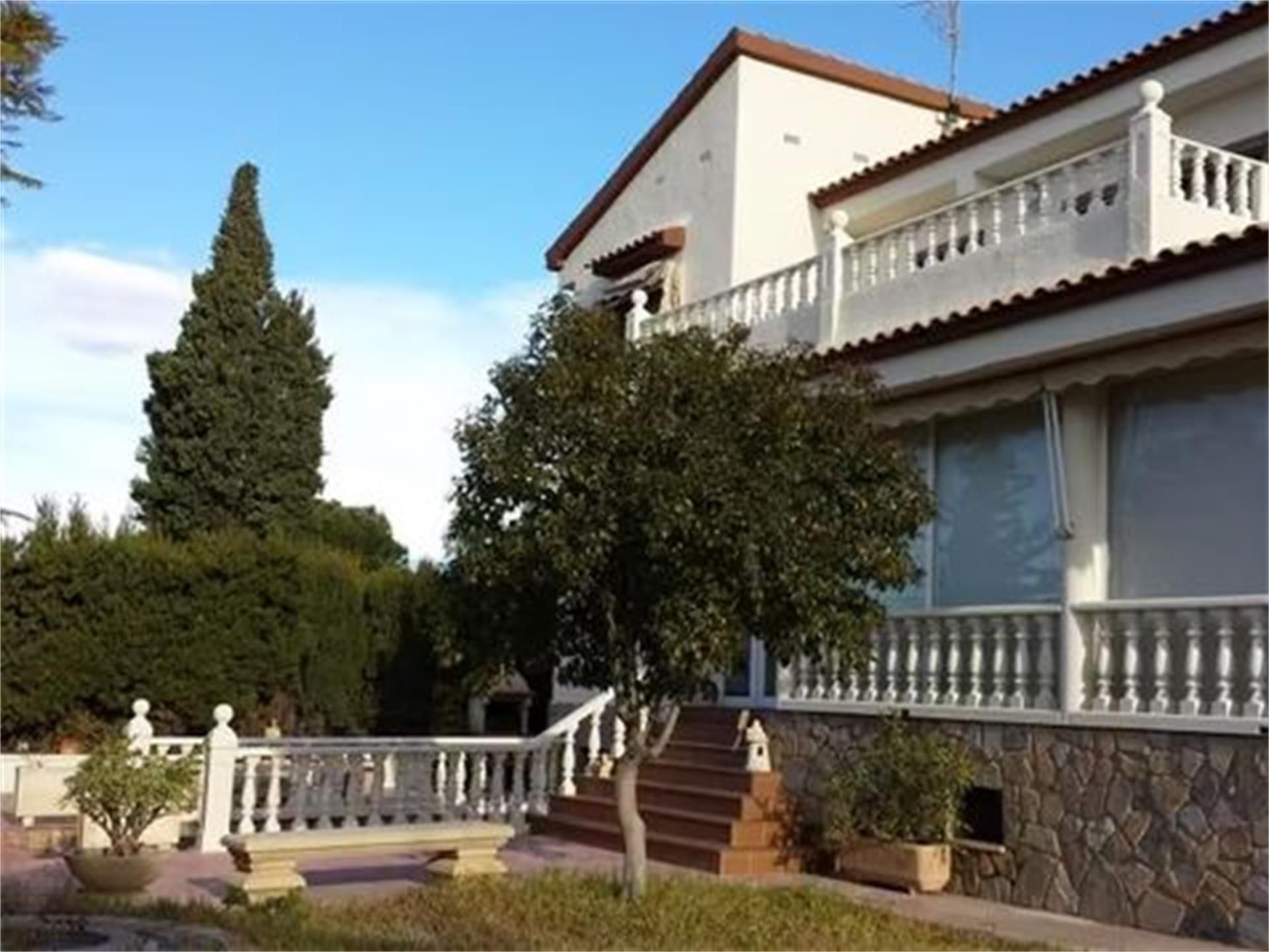 Exterior view of House or chalet for sale in San Vicente del Raspeig / Sant Vicent del Raspeig  with Air Conditioner, Heating and Private garden