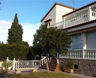 Vista exterior de Casa o xalet en venda en San Vicente del Raspeig / Sant Vicent del Raspeig amb Aire condicionat, Calefacció i Jardí privat