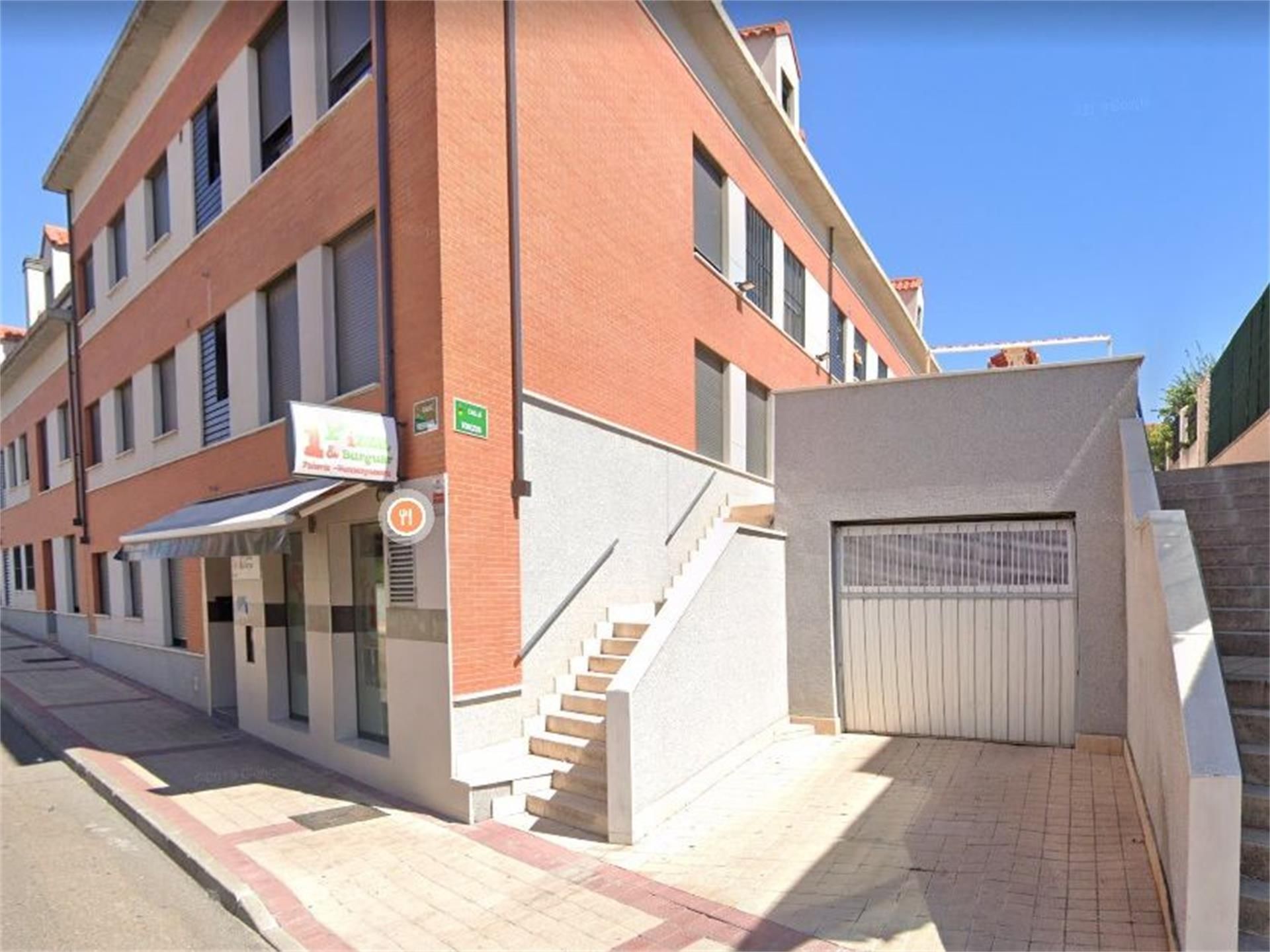 Vista exterior de Local en venda en Arroyo de la Encomienda amb Aire condicionat, Calefacció i Moblat