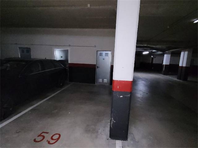 Garaje en Venta en Calle Sierra de Andía en Lakua-Bizkarra