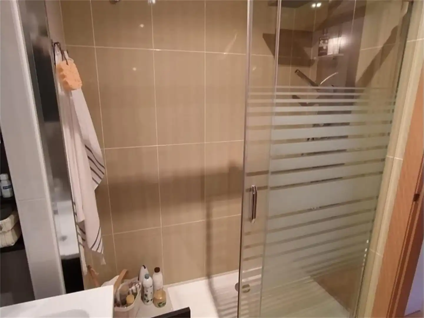 Badezimmer von Wohnung zum Verkauf in Castrillón mit Heizung, Parkett und Terrasse