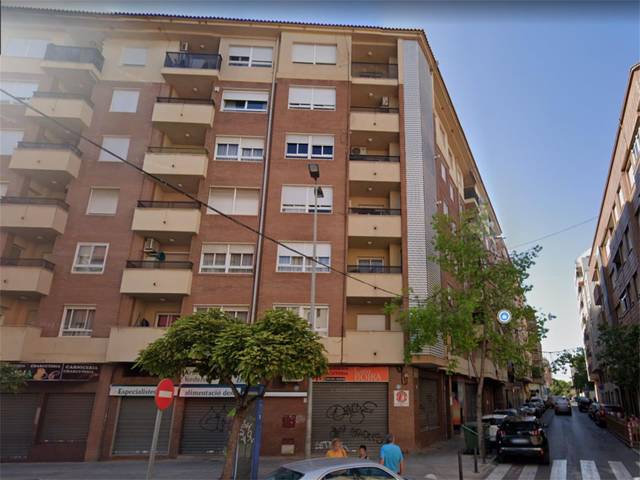 Piso en Venta en Calle Useras, 4 en Estación - Universidad