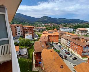Vista exterior de Pis en venda en Muskiz amb Balcó