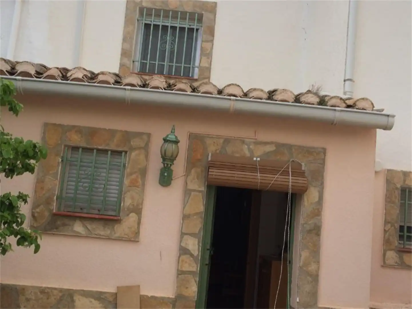 Pis en venda a Calle Peñas, 23, Huete Vista exterior de Pis en venda en Huete amb Jardí privat i Moblat