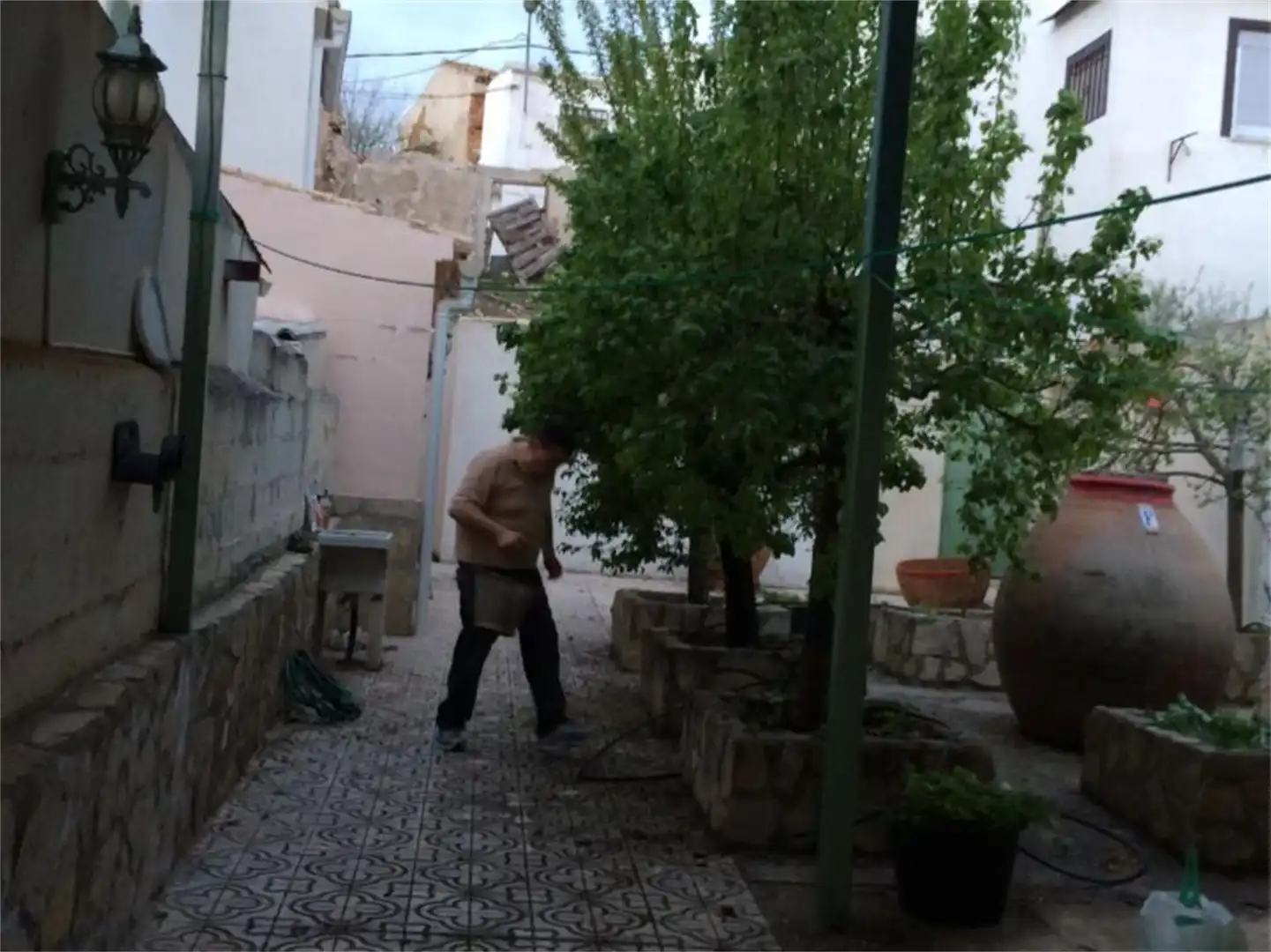Pis en venda a Calle Peñas, 23, Huete Vista exterior de Pis en venda en Huete amb Jardí privat i Moblat