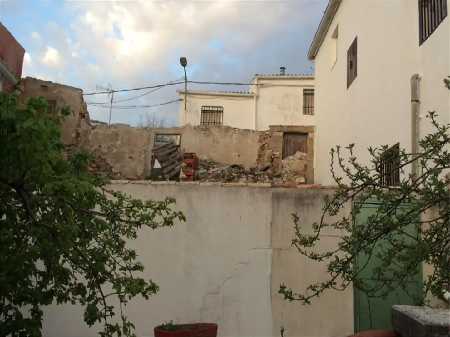 Pis en venda a Calle Peñas, 23, Huete Vista exterior de Pis en venda en Huete amb Jardí privat i Moblat